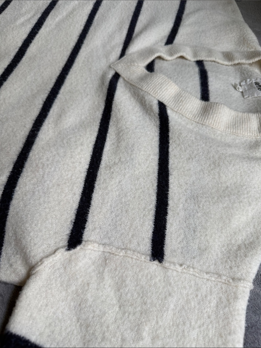 aerie UnReal V-Neck Sweater in Toasted Coconut - Large - Picture 6 of 10
